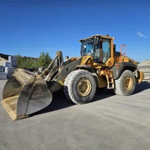 CHARGEUR SUR PNEU VOLVO L 120 H